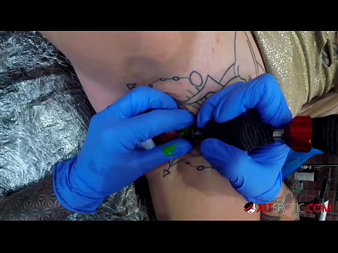 ❤️ Sully Savage, une chaudasse extrêmement tatouée, s'est fait tatouer le clitoris. ☑ Vidéo de baise at porn fr.high-pass.ru ❌️❤
